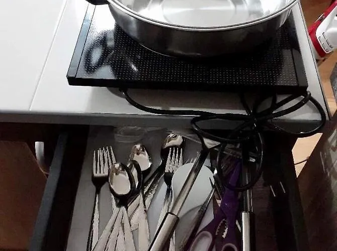 Estien's Cozy To With Kitchen *