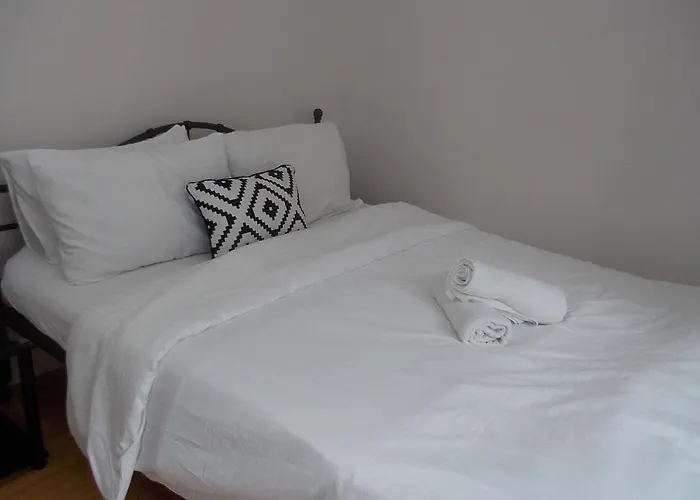 Estien's Cozy To With Kitchen